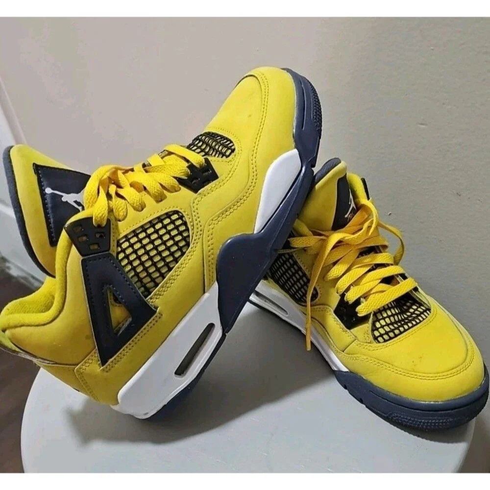 Nike Air Jordan 4 Retro Lightning GS Size 6Y Tour Yellow Black 2021 408452-700